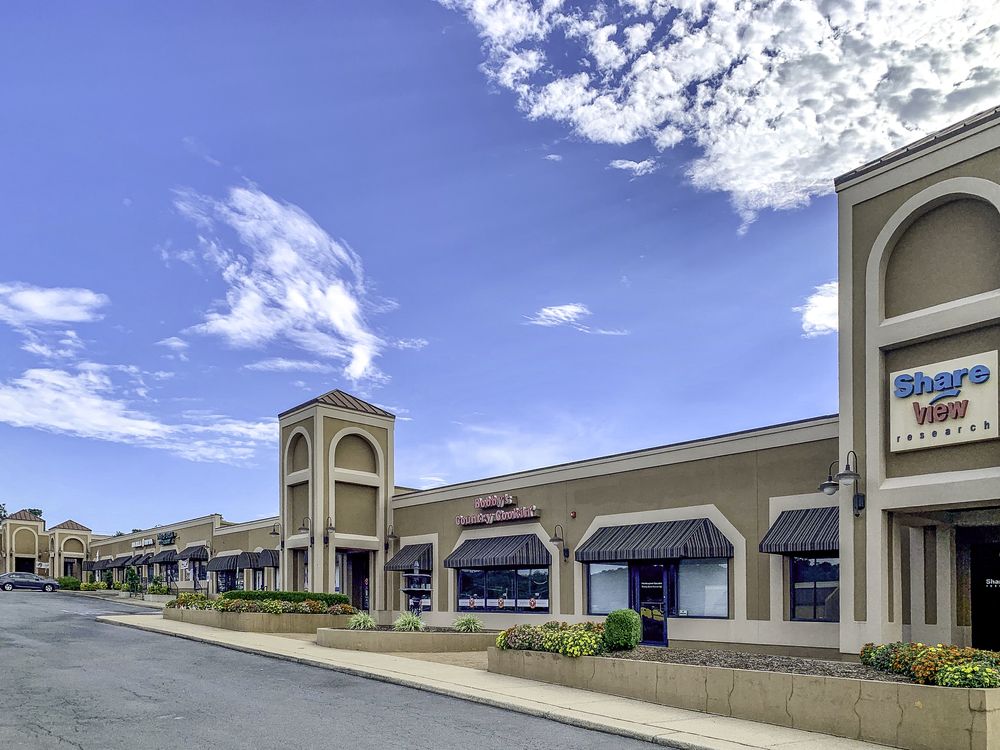 Westchase Plaza: 301 N Shackleford Rd, Little Rock, AR 72211